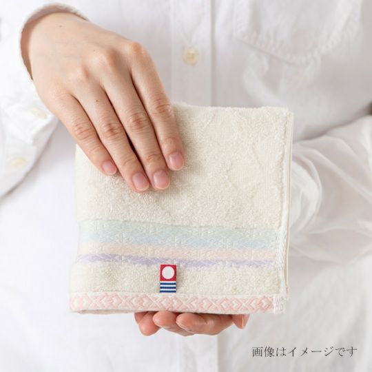  今治謹製　千歳はんかち　木箱入り　タオルハンカチ2枚セット　HK2017　アイボリー　（今治産）のイメージ