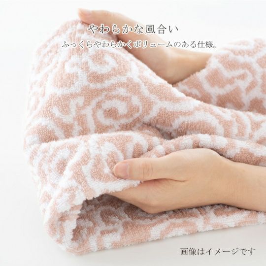 今治謹製　紋織タオル　木箱入り　バスタオル１枚・フェイスタオル１枚セット　IM7735　ピンク(今治製)の風合い