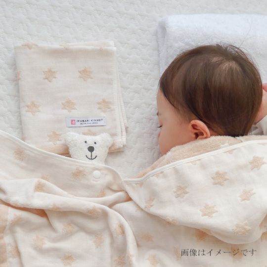 今治謹製 First towel　木箱入り　ハンドタオル2枚・スタイ1枚セット　FS7740　ピンク　(今治産)と赤ちゃん