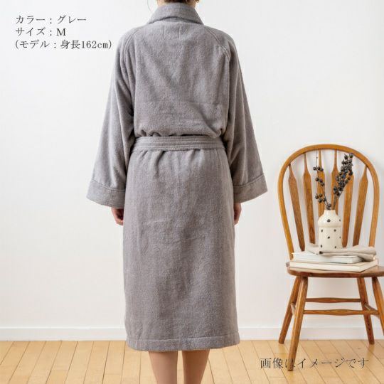 今治謹製 エアリーバスローブ（M）グレー背面　身長162㎝