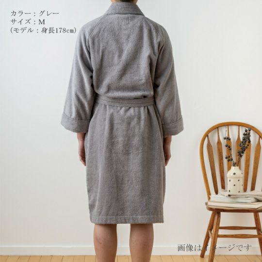 今治謹製 エアリーバスローブ（M）グレー　身長178㎝　背面