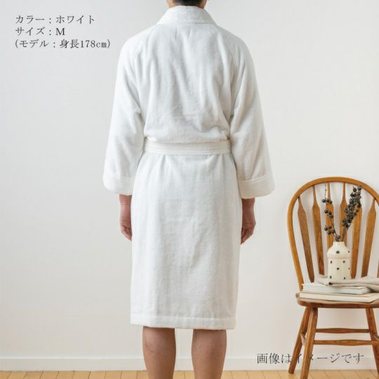 今治謹製 エアリーバスローブ（M）ホワイト　身長178㎝　背面