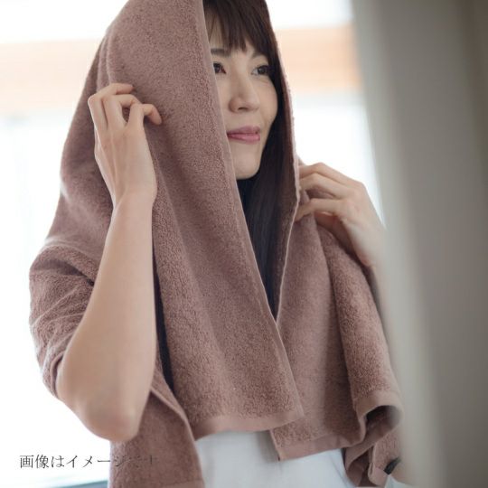 今治謹製　極上タオル premium　木箱入り　バスタオル２枚・フェイスタオル２枚セット　GK22140(今治製)は吸水性に富んでいます